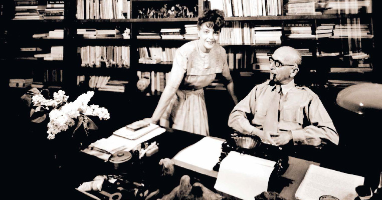 Anička a František v jejich Smíchovském bytě v roce 1947